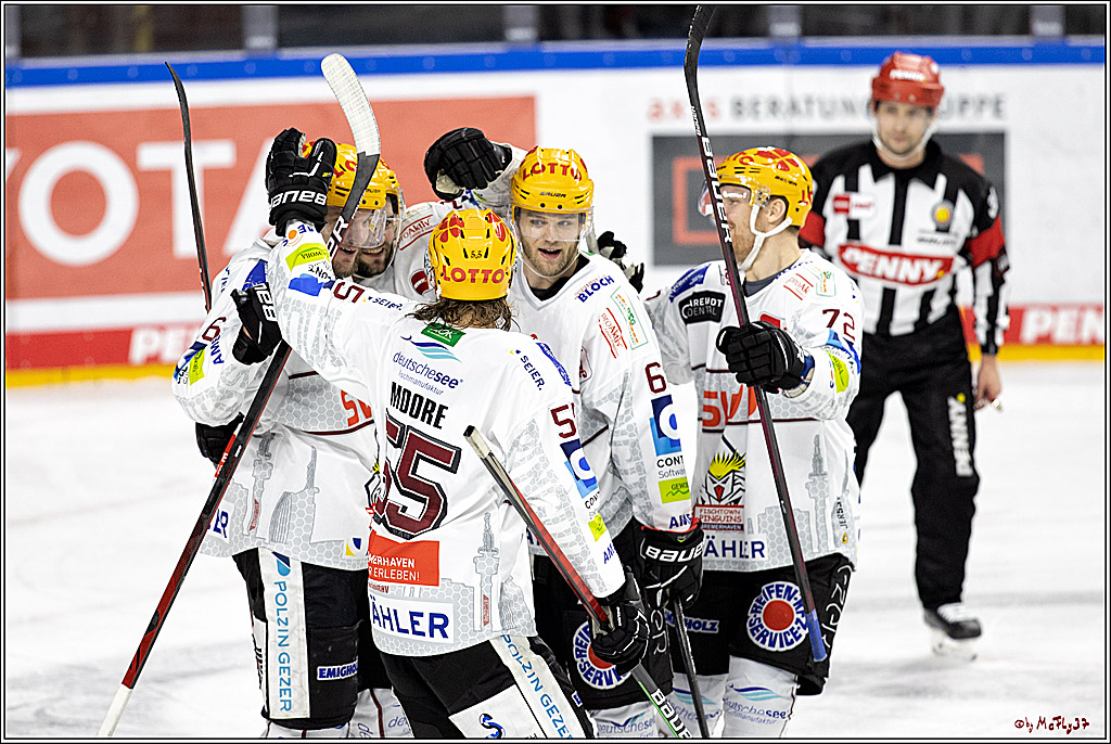 PENNY DEL;  Koelner Haie - Fischtown Pinguins Bremerhaven; Koeln, 03.01.2022